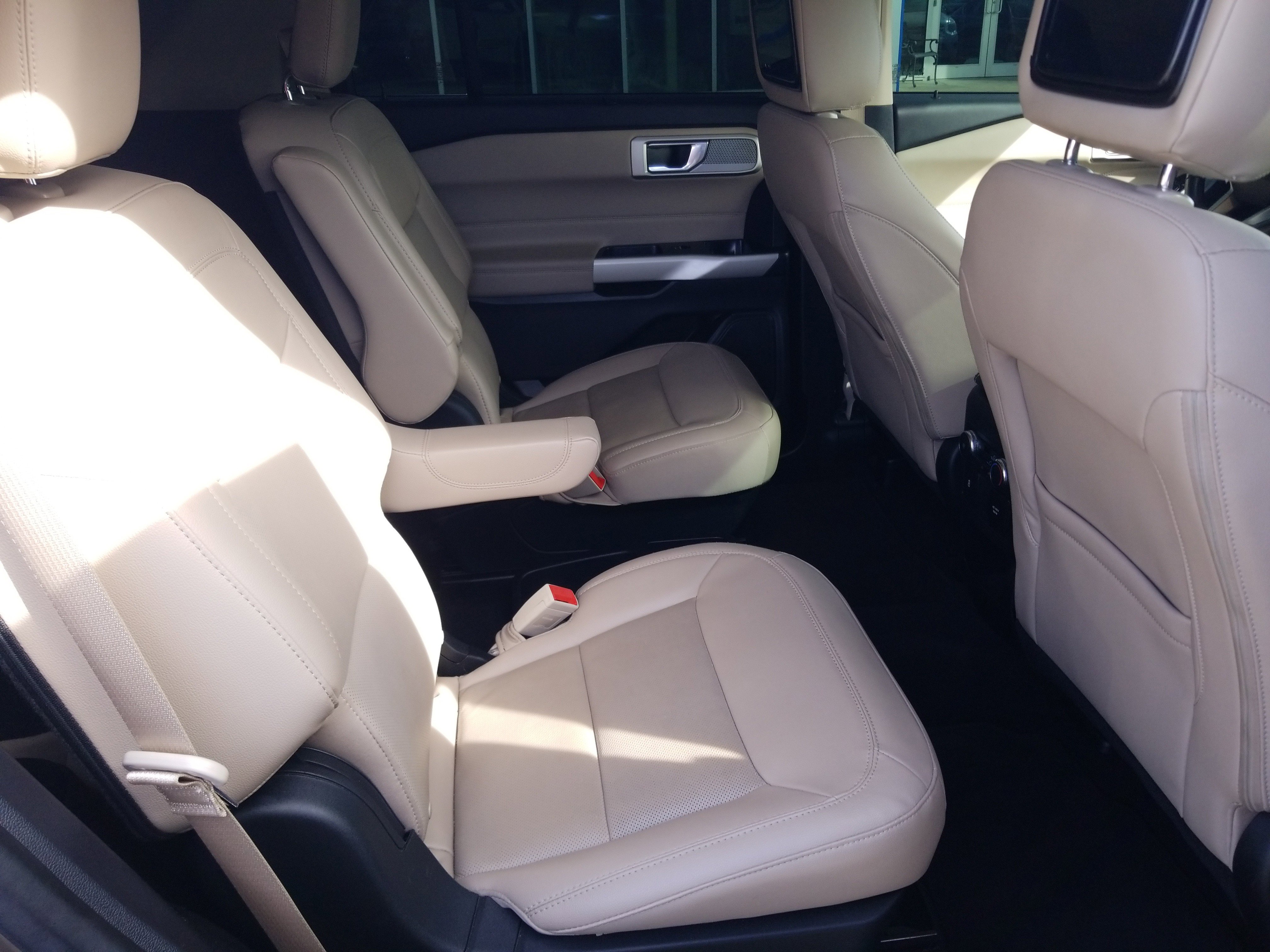 Used 2021 Ford Explorer Limited w/ Equipment Group 301A image 15