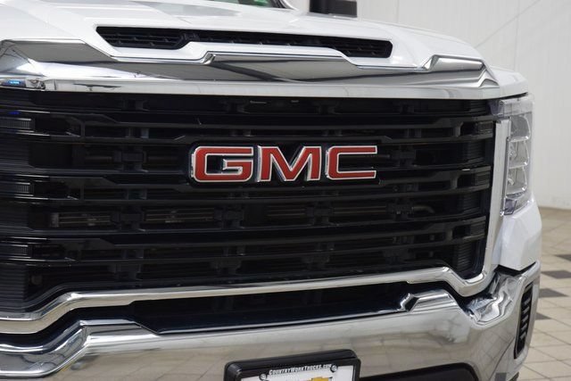 Used 2023 GMC Sierra 2500 Pro w/ Convenience Package AWD/4WD image 5