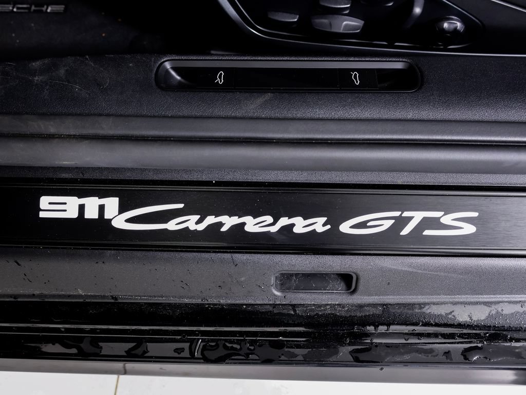 Certified 2025 Porsche 911 Carrera GTS RWD image 22