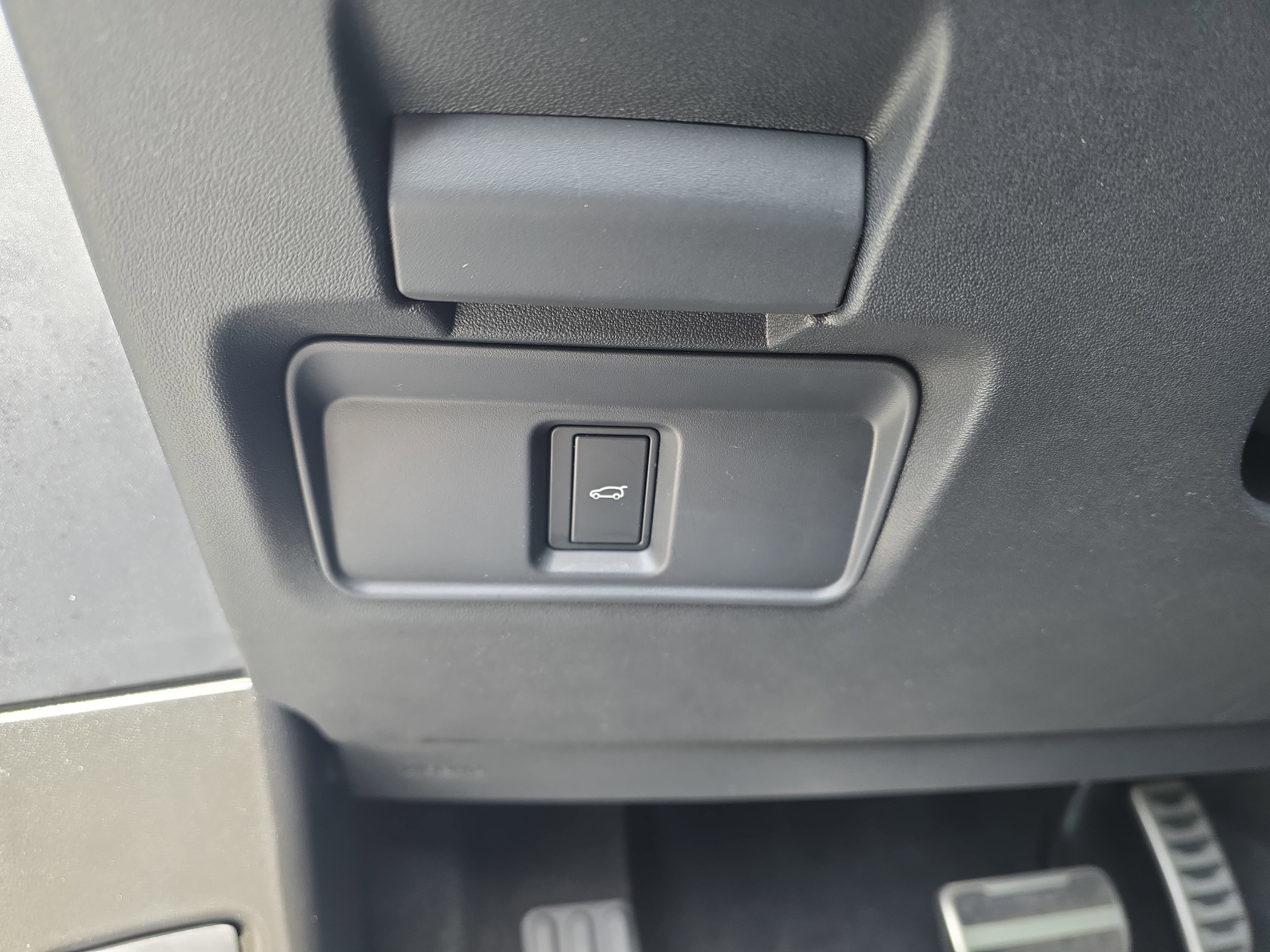 Certified 2025 Land Rover Range Rover Evoque Dynamic SE image 13