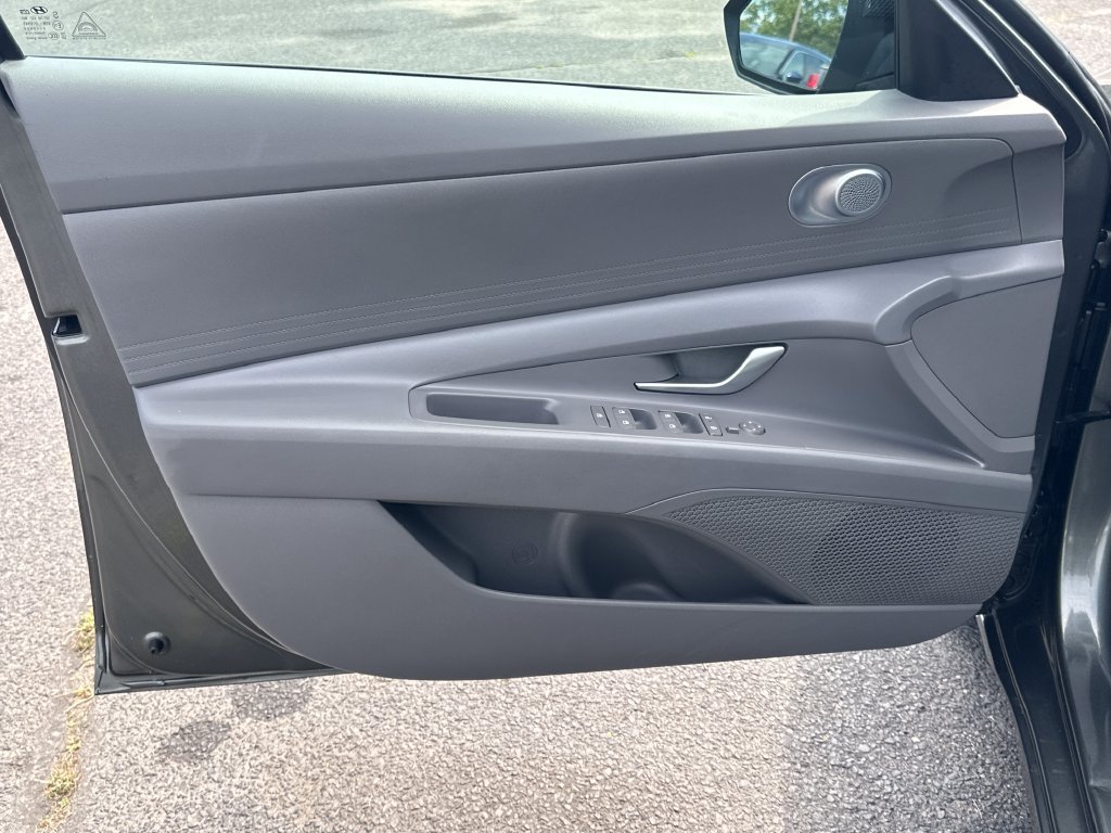 Used 2024 Hyundai Elantra SE FWD image 11