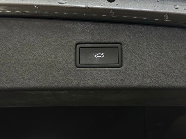 Used 2024 Volkswagen Tiguan SE image 10