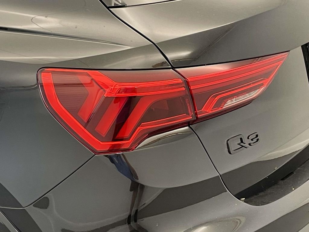 New 2025 Audi Q3 2.0T Premium image 16