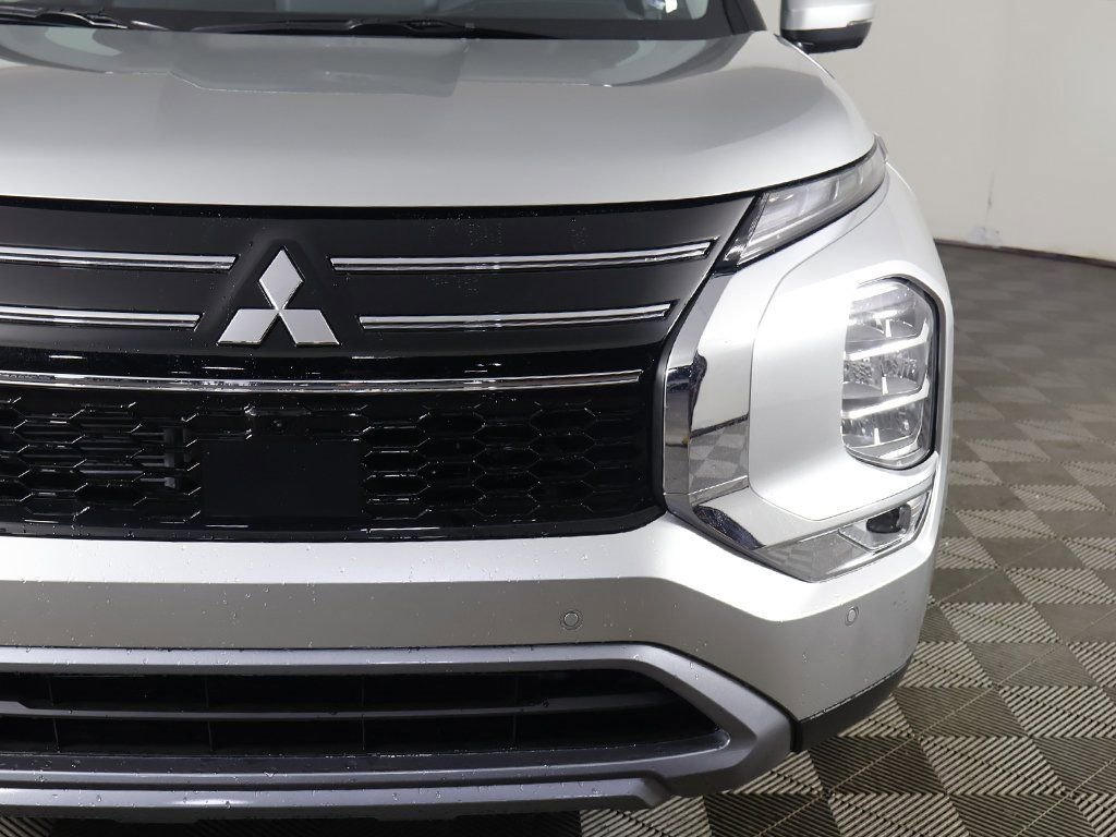 New 2026 Mitsubishi Outlander SE image 16