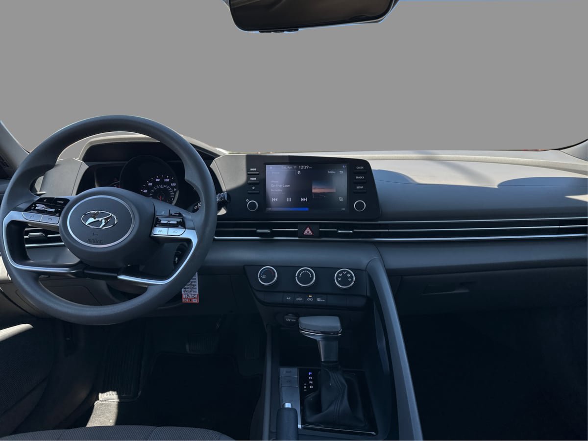 Used 2022 Hyundai Elantra SE FWD image 29
