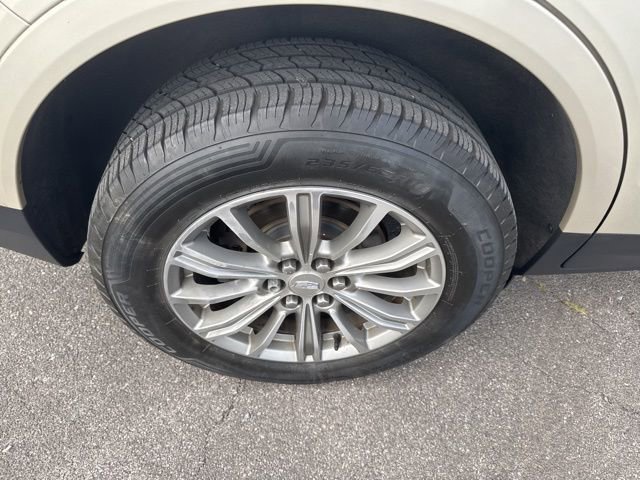 Used 2017 Cadillac XT5 Luxury w/ Driver Awareness Package image 9