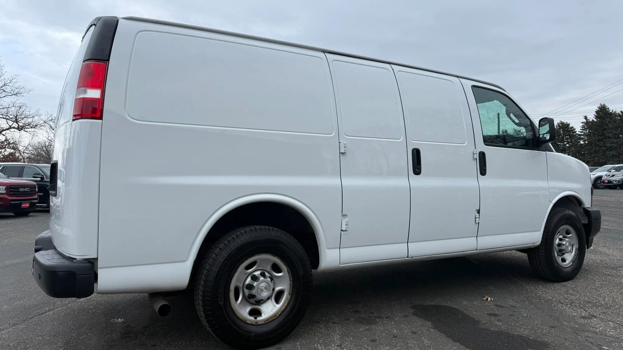 Used 2021 Chevrolet Express 2500 image 10