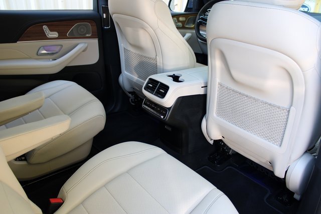 Used 2025 Mercedes-Benz GLS 450 4MATIC w/ AMG Line Exterior image 16