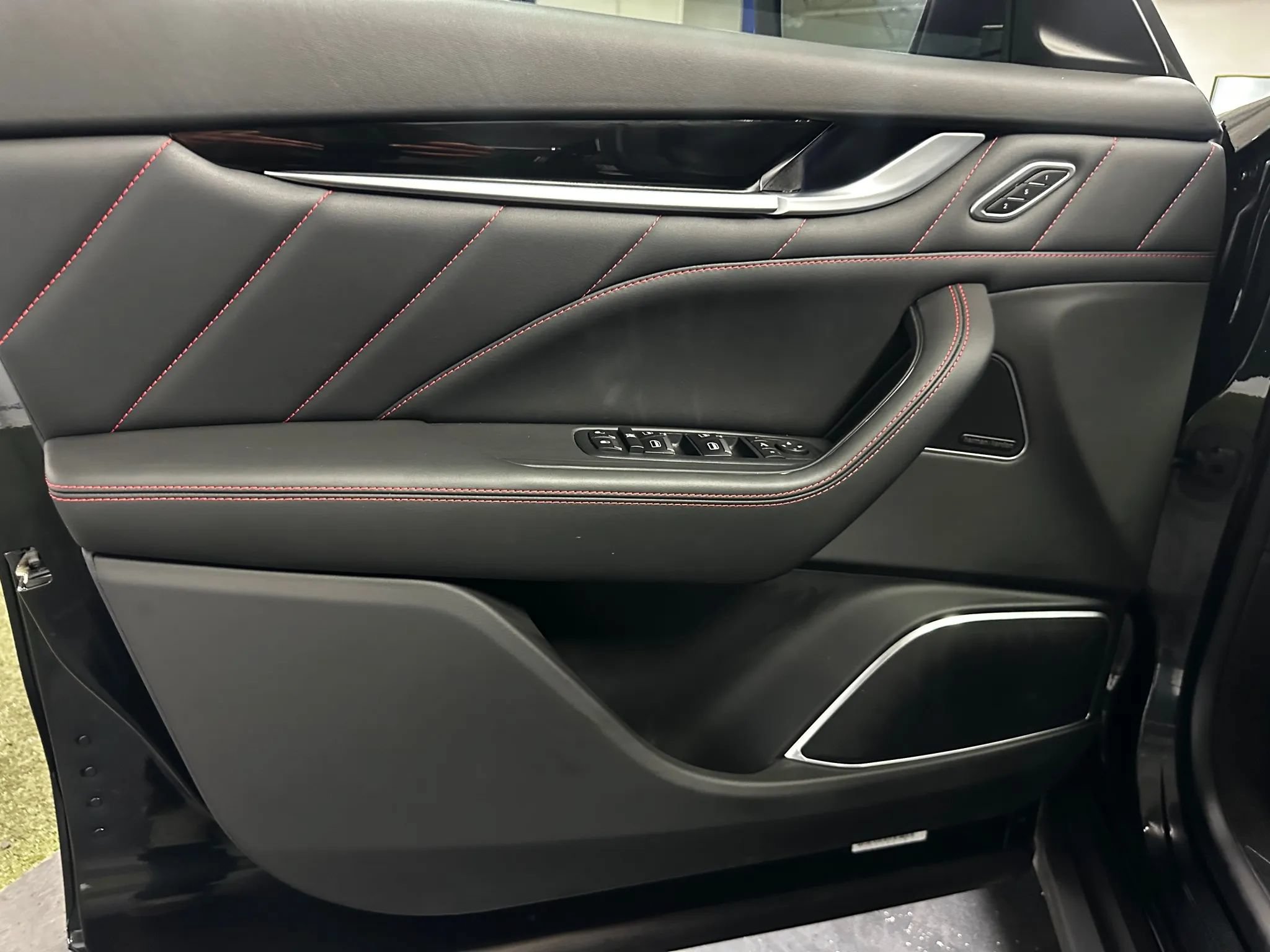 Used 2024 Maserati Levante GT Ultima AWD/4WD image 12