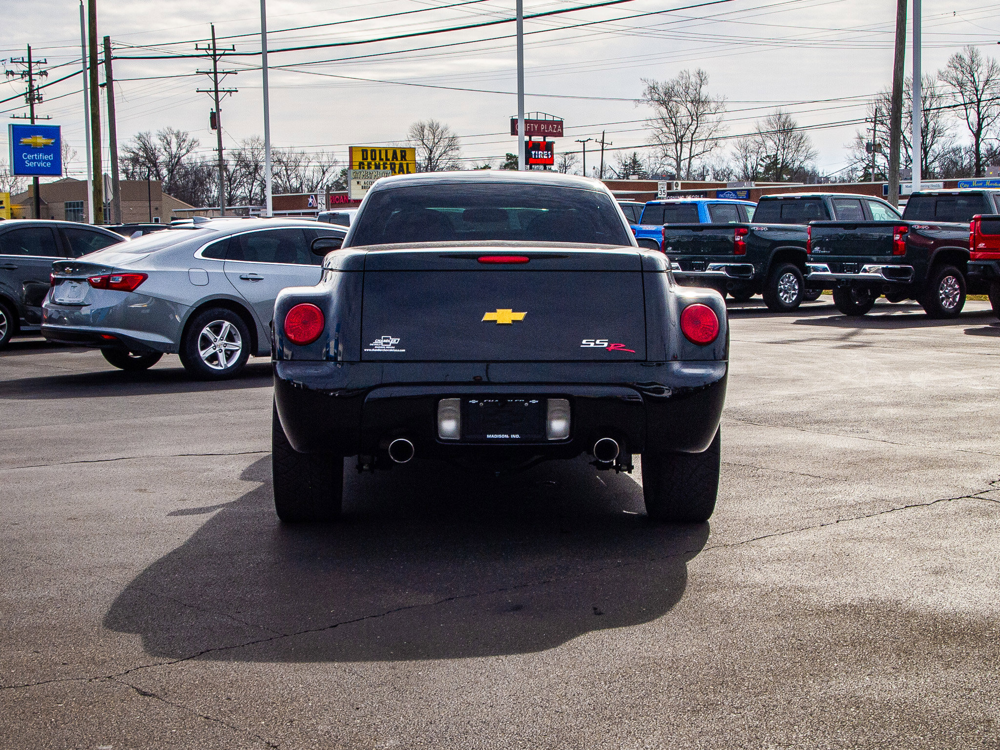 Used 2004 Chevrolet SSR w/ Preferred Equipment Group image 6