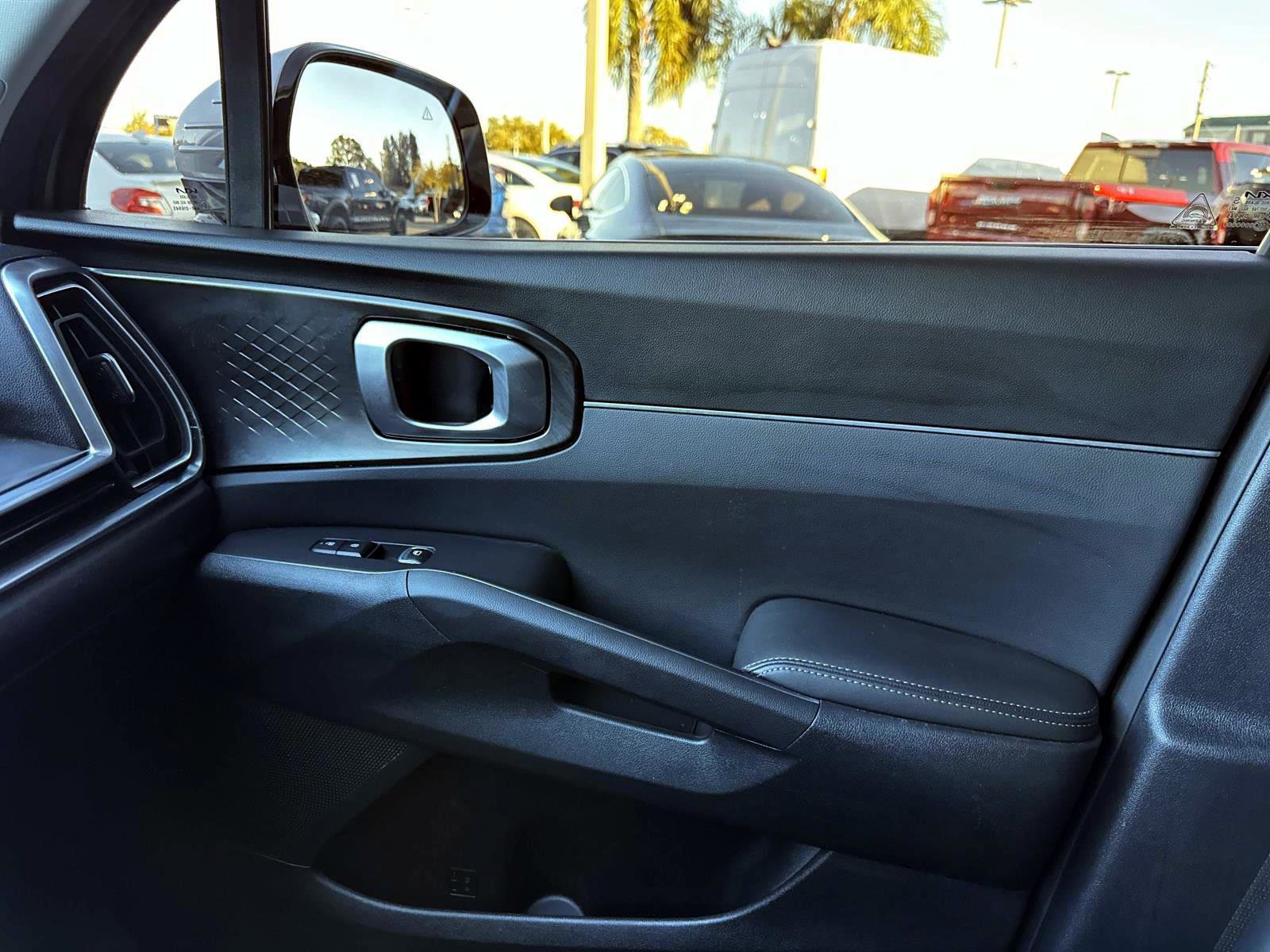 Used 2025 Kia Sorento EX image 24