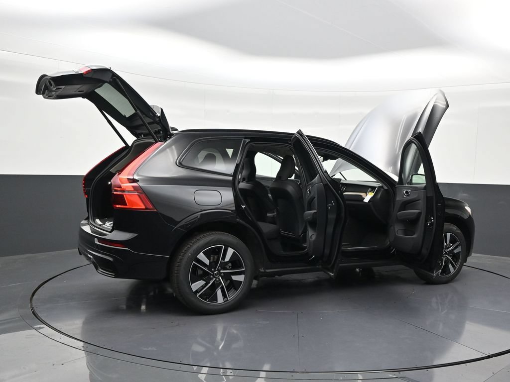 New 2026 Volvo XC60 B5 Plus AWD/4WD image 29