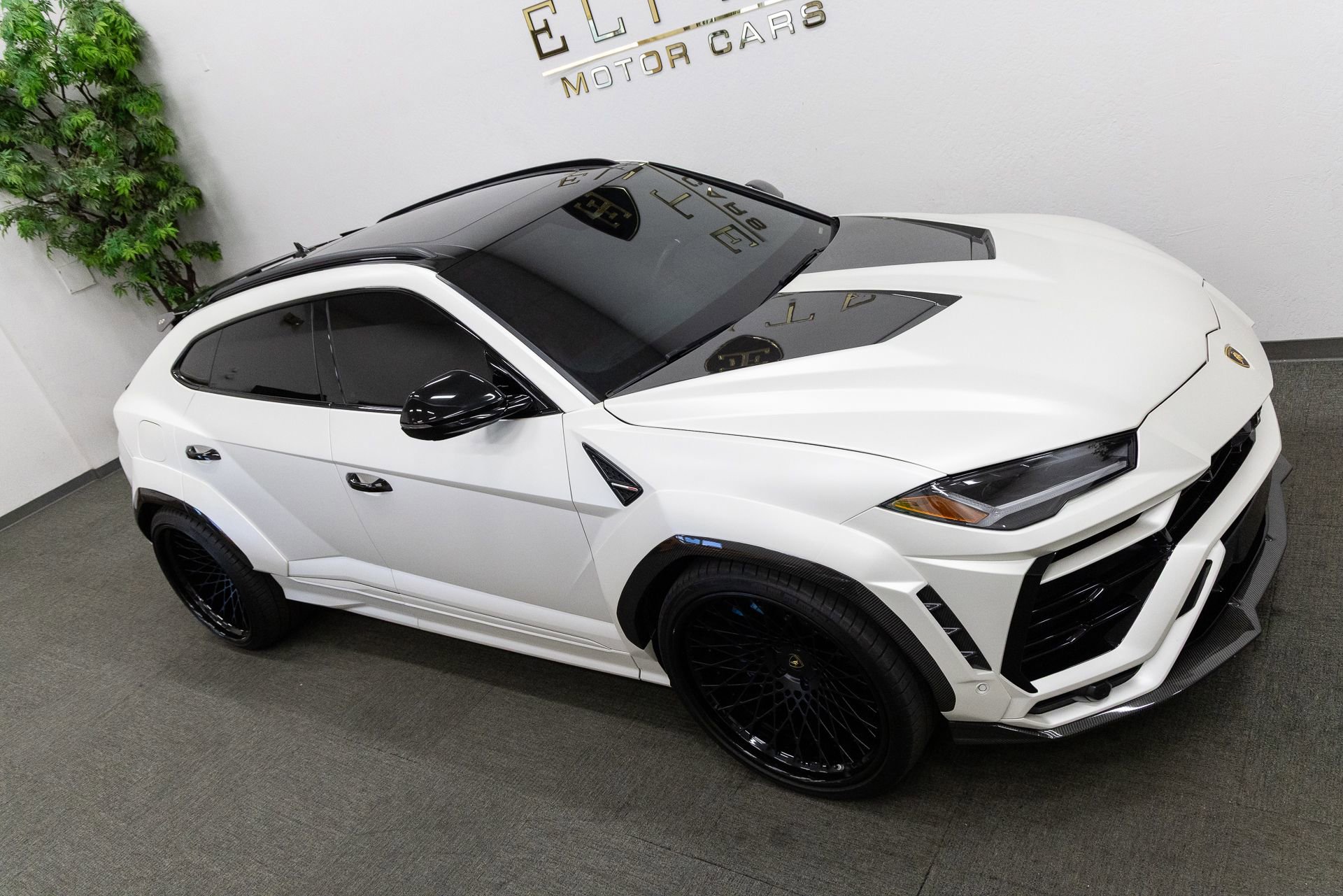 Used 2020 Lamborghini Urus AWD/4WD image 22