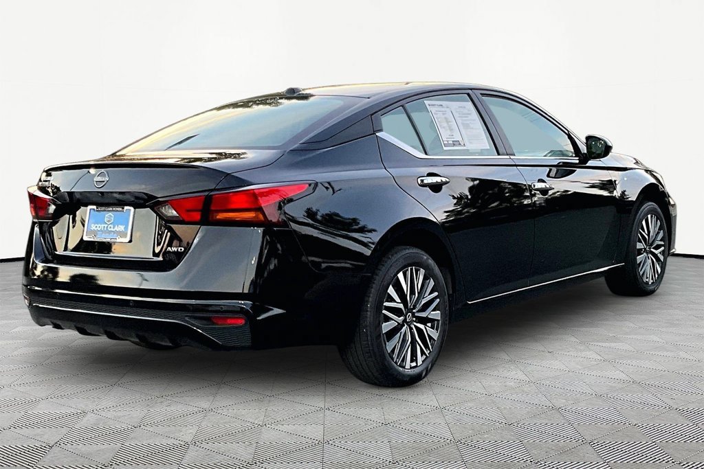 Used 2025 Nissan Altima 2.5 SV AWD/4WD image 5