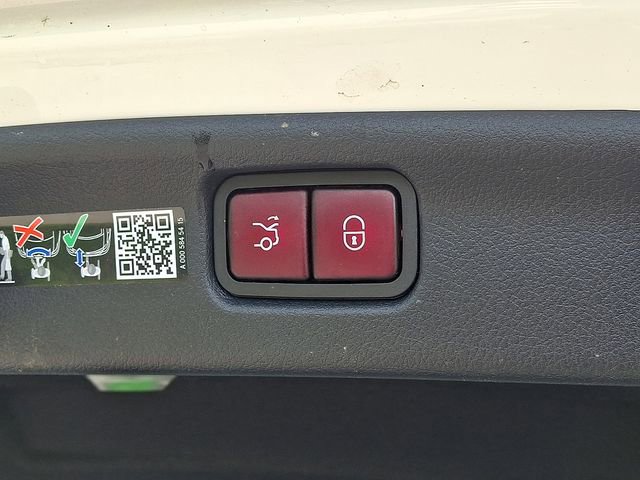 Used 2025 Mercedes-Benz C 300 4MATIC Sedan image 33