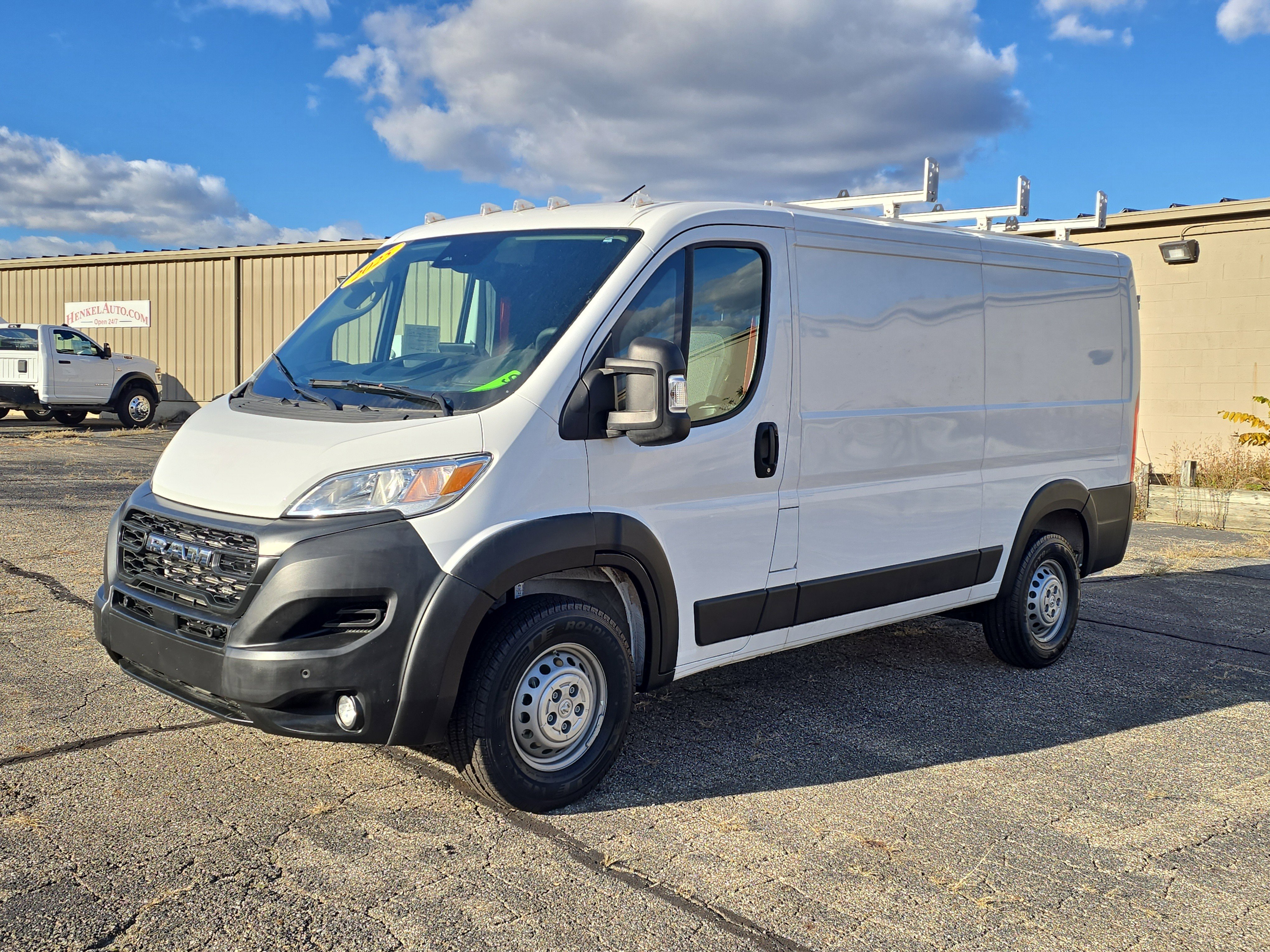 Used 2025 RAM ProMaster 2500 w/ Premium Convenience Group FWD image 2