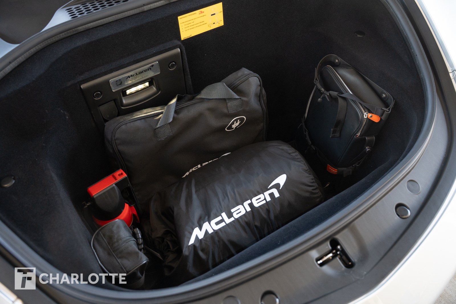Used 2025 McLaren Artura Spider RWD image 31