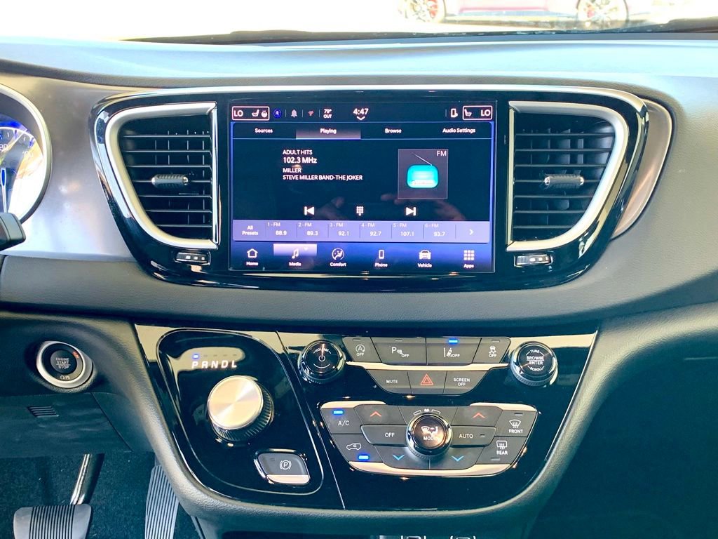 Used 2025 Chrysler Pacifica Select FWD image 18