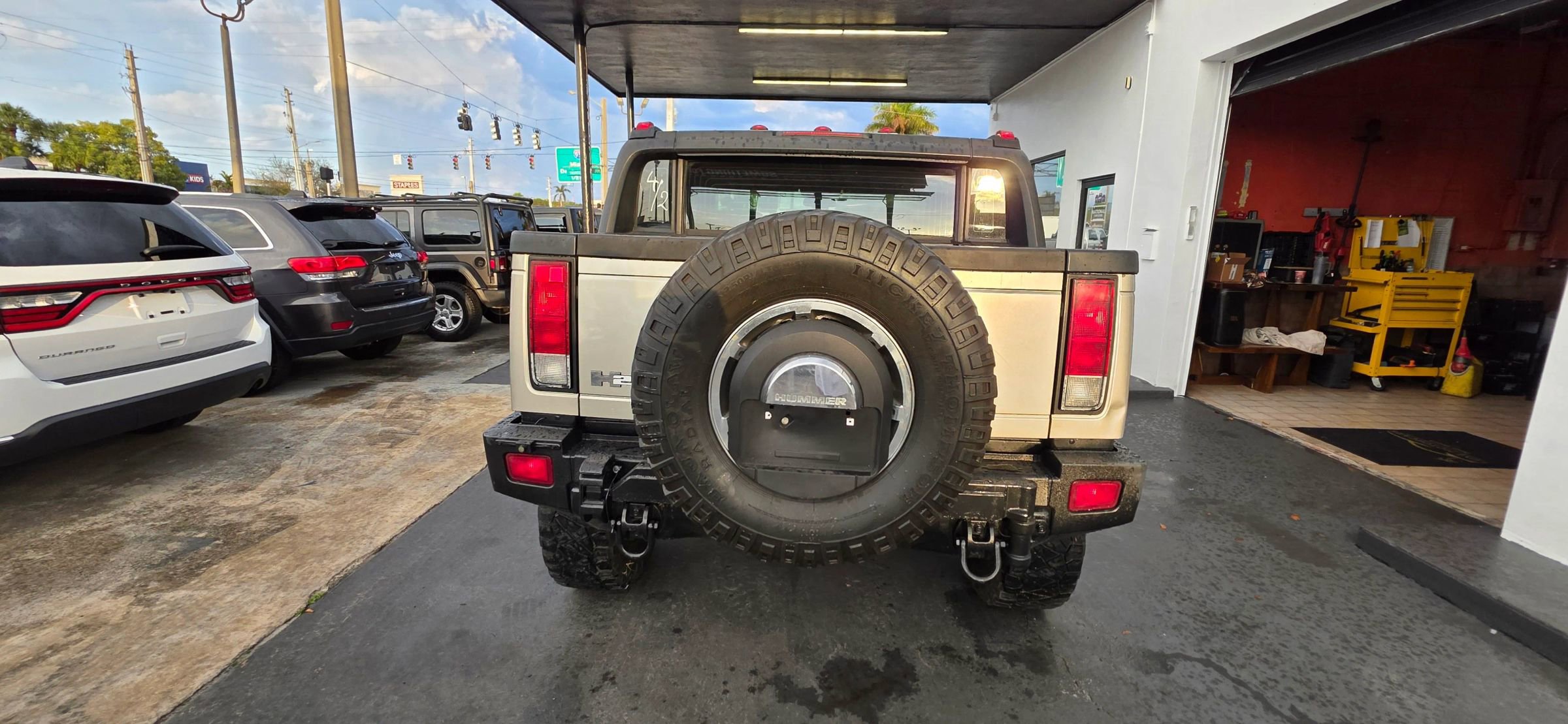 Used 2005 HUMMER H2 SUT w/ Preferred Equipment Group image 8