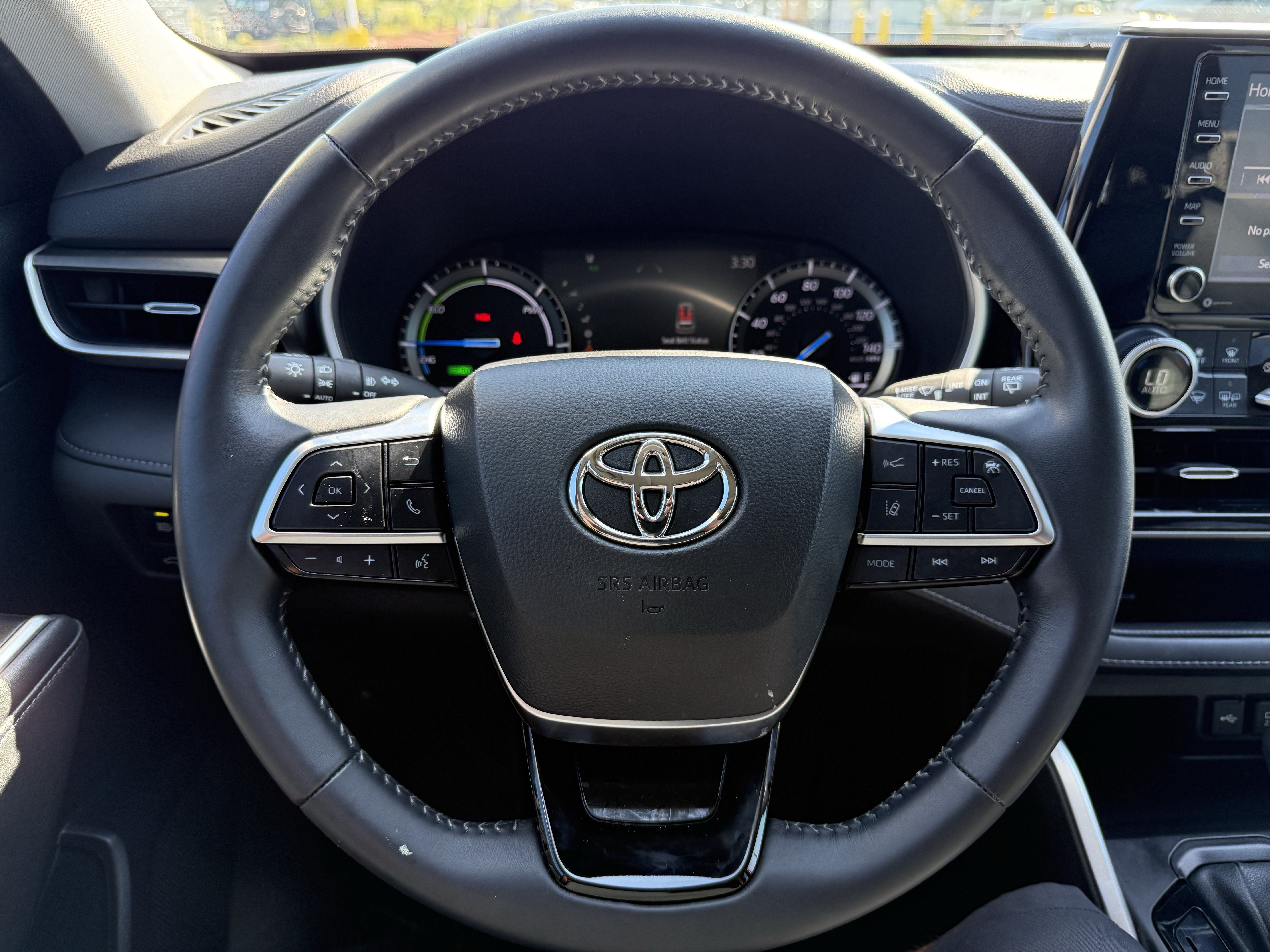 Used 2021 Toyota Highlander XLE AWD/4WD image 17