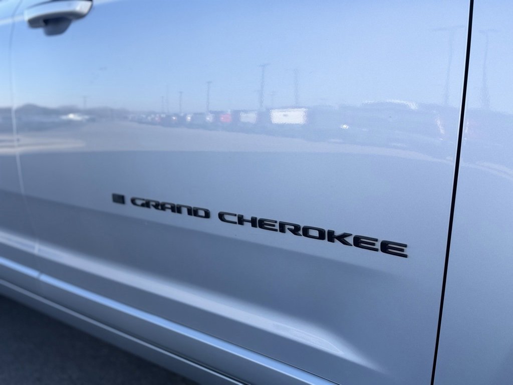 Used 2023 Jeep Grand Cherokee L Summit image 3