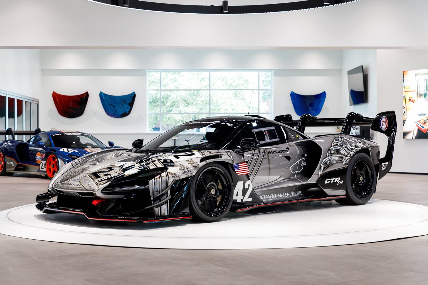 Used 2020 McLaren Senna RWD image 6
