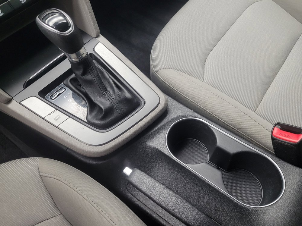 Used 2017 Hyundai Elantra SE image 26