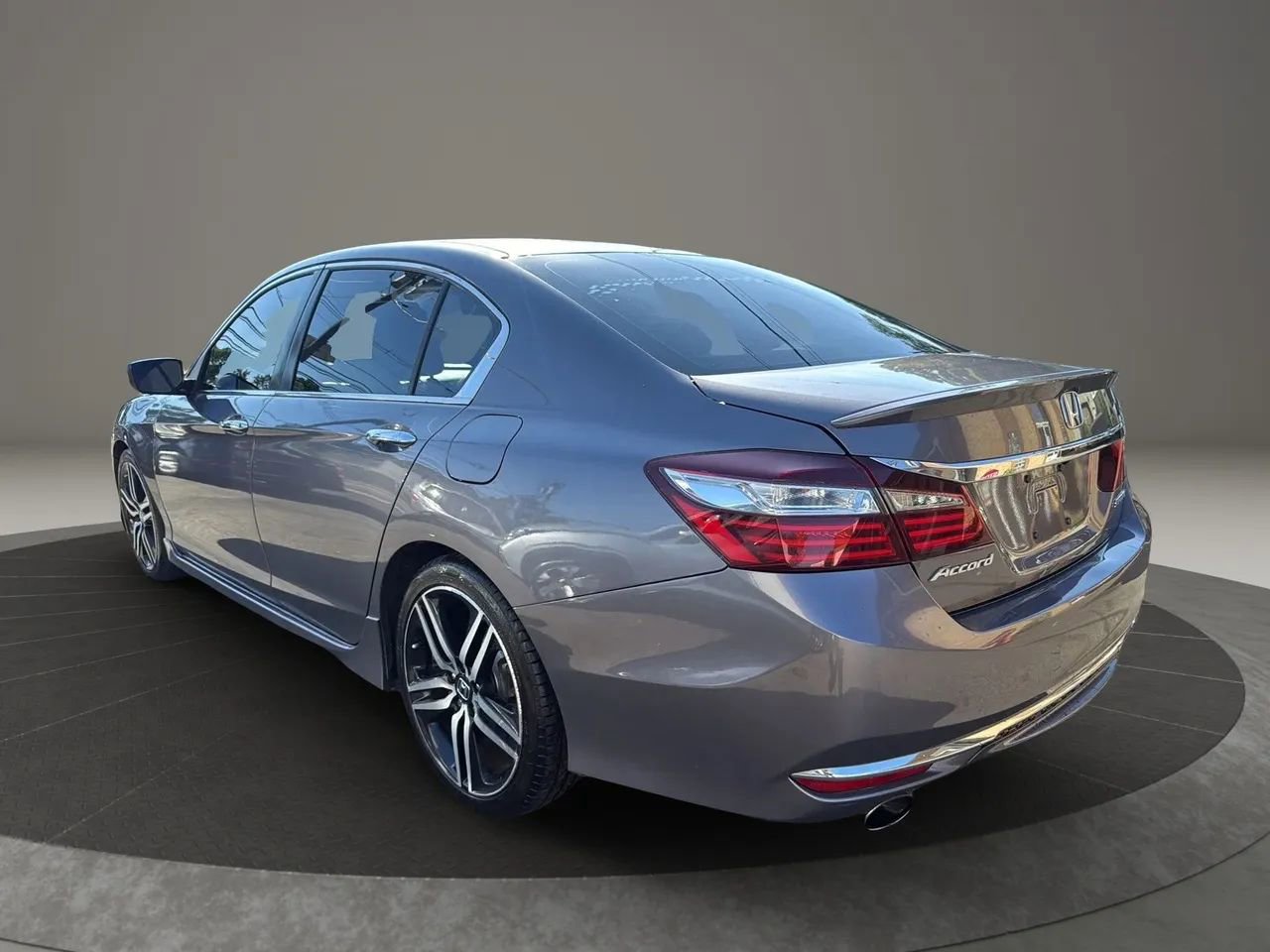 Used 2017 Honda Accord Sport image 7