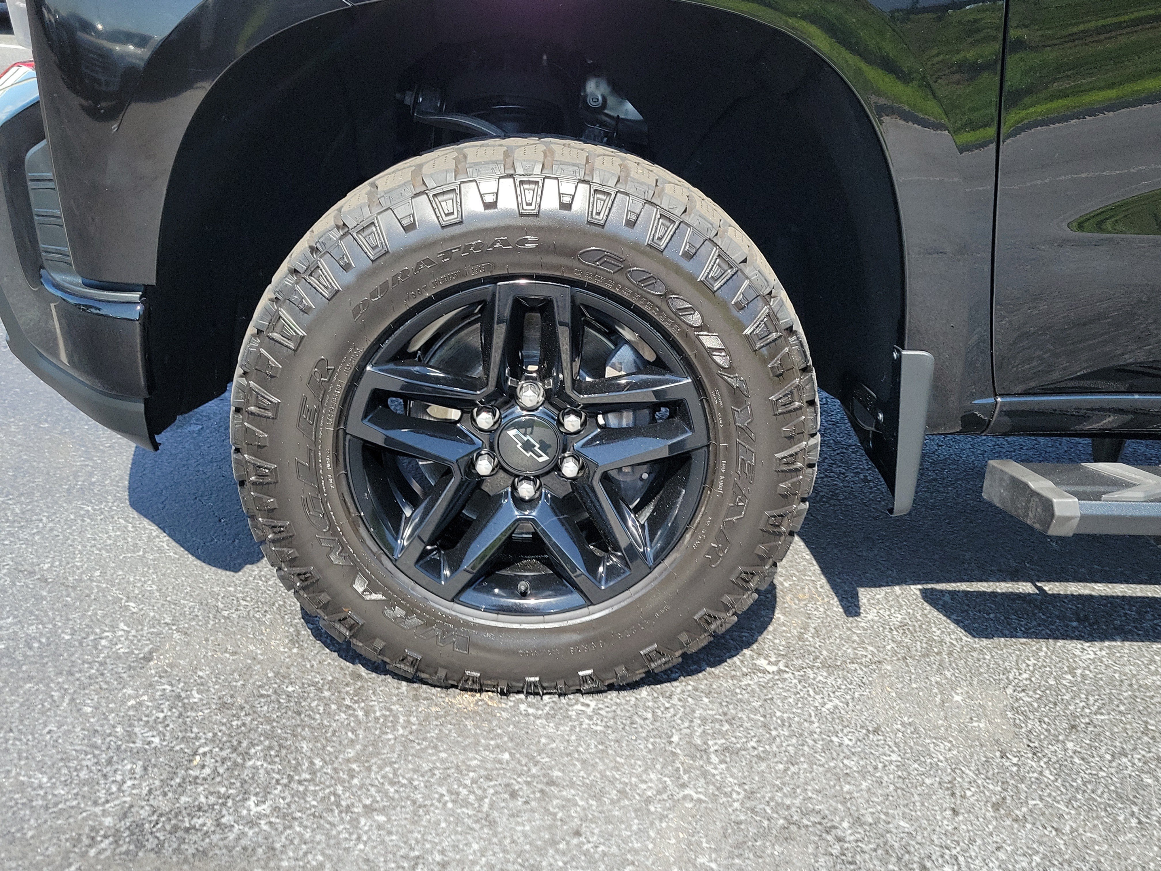 Used 2021 Chevrolet Silverado 1500 LT Trail Boss w/ Convenience Package II AWD/4WD image 4