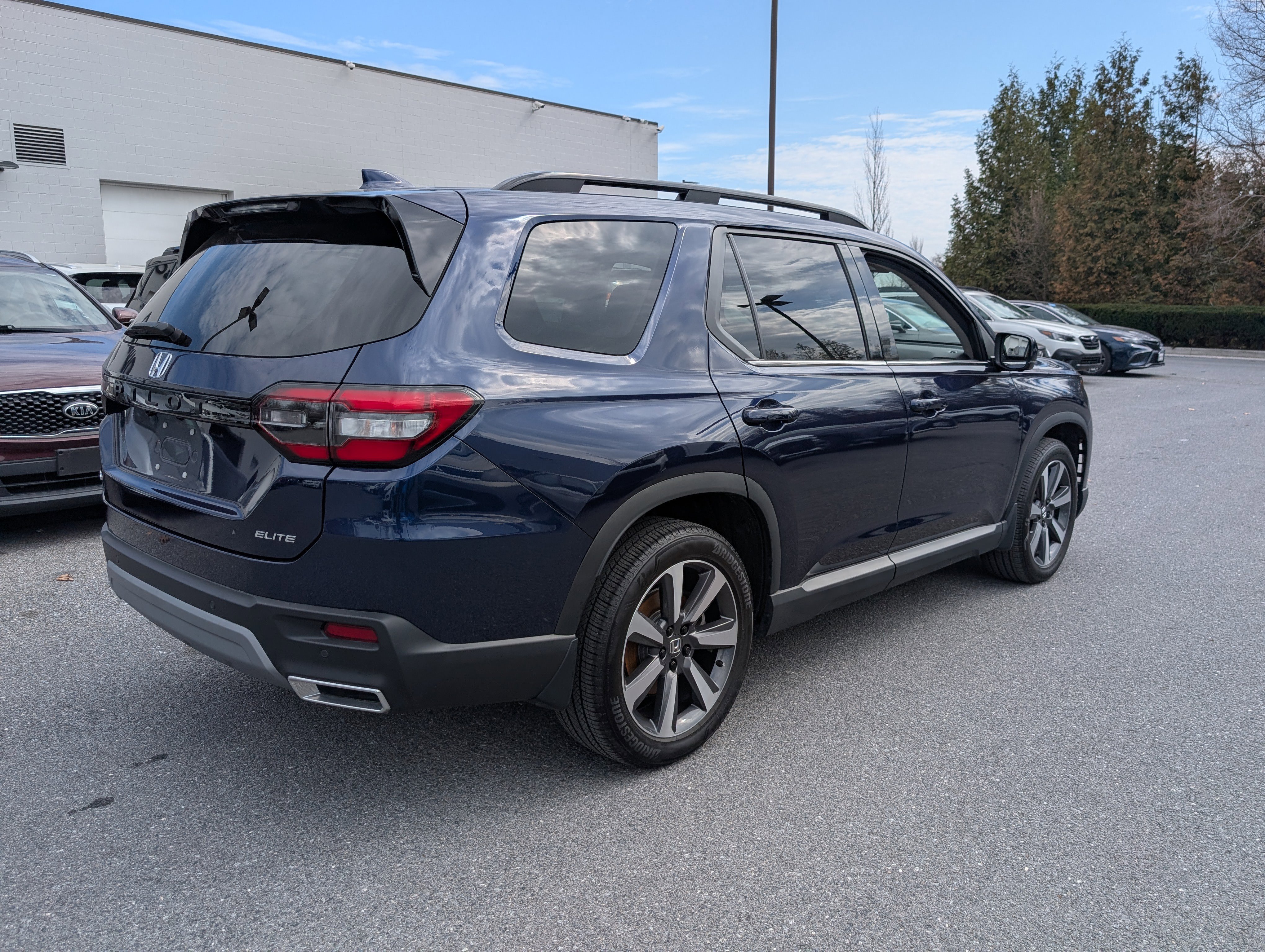 Used 2025 Honda Pilot Elite image 3