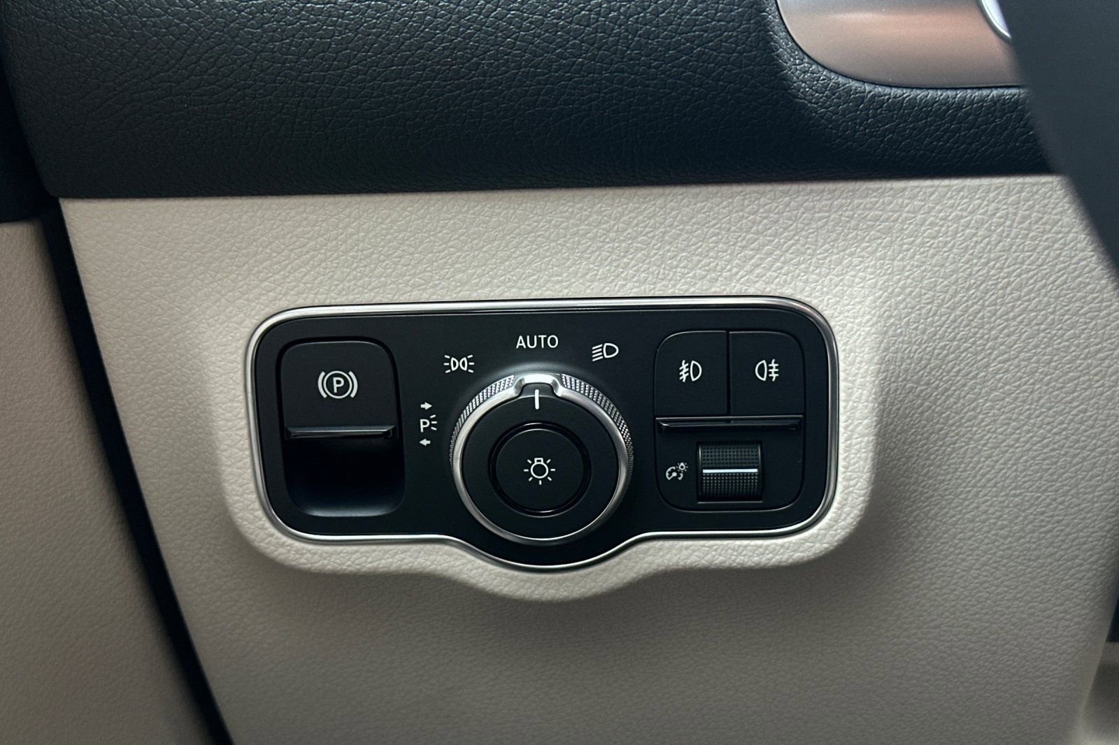 New 2026 Mercedes-Benz GLB 250 image 27