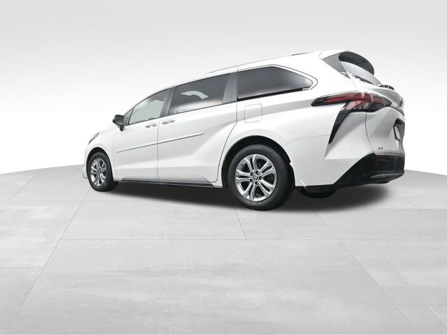 Used 2024 Toyota Sienna Platinum image 29