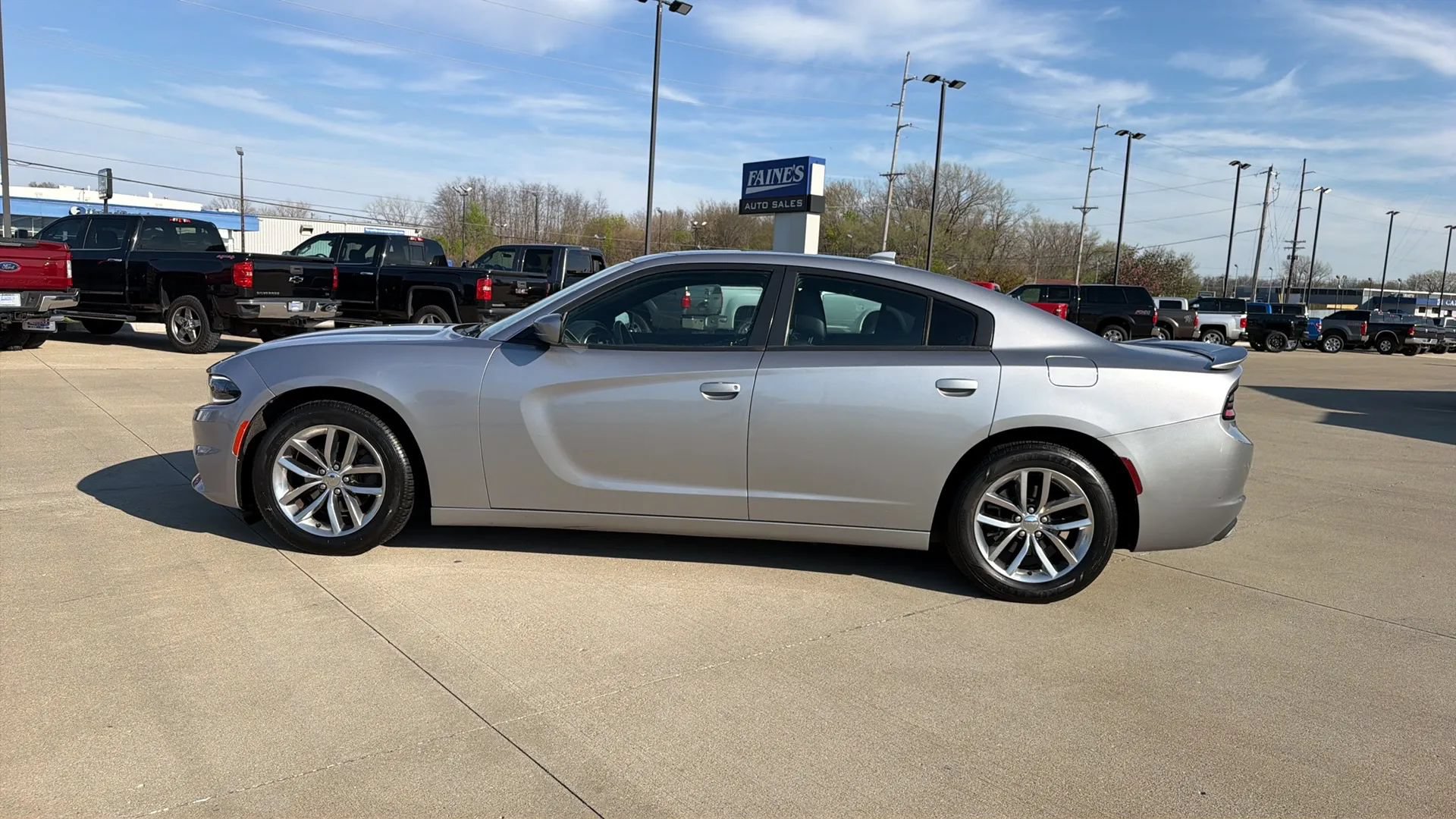Used 2015 Dodge Charger SXT w/ Plus Group RWD image 8