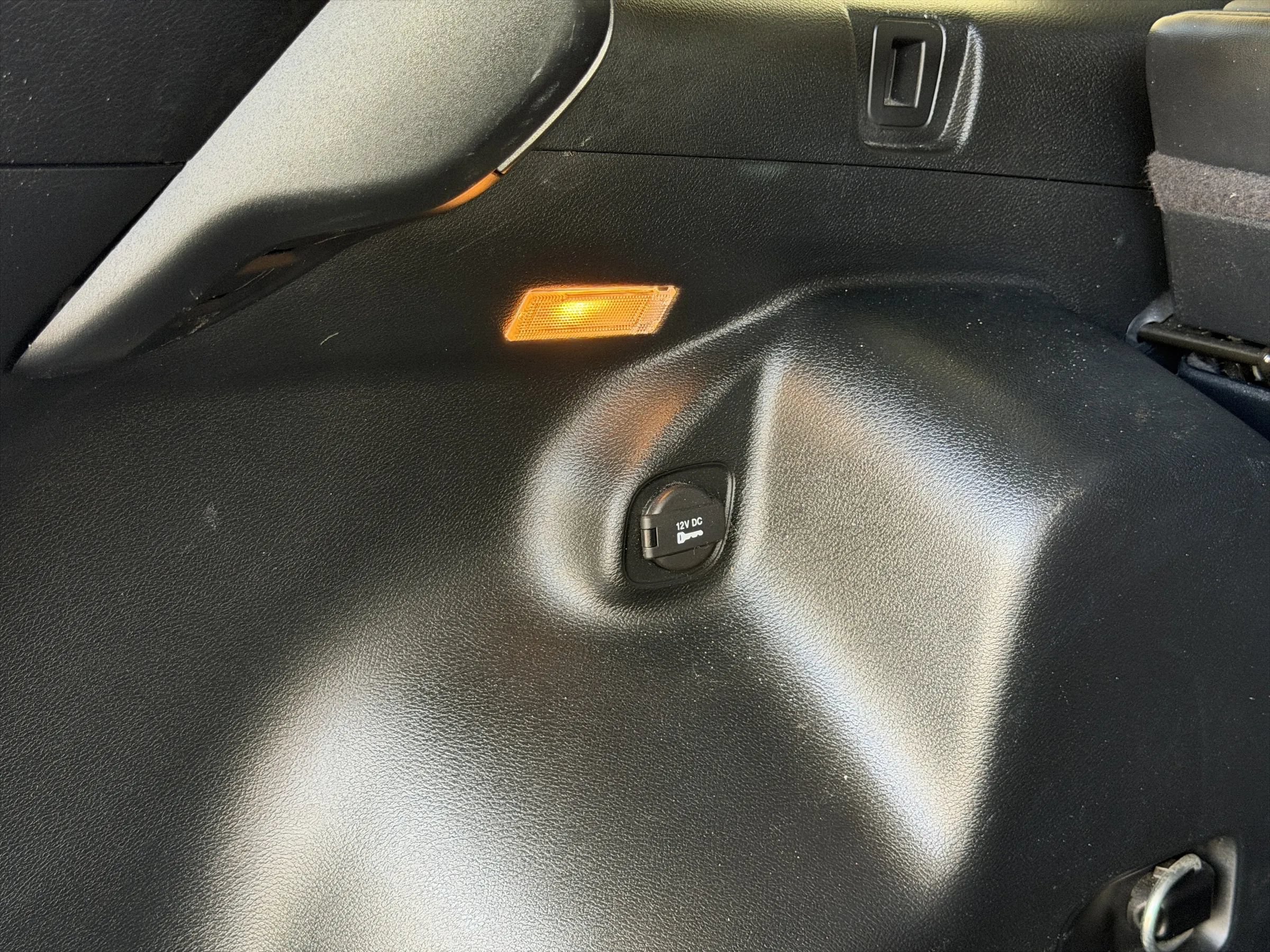 Used 2019 Jeep Cherokee Limited FWD image 27