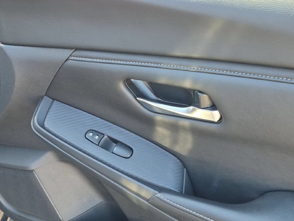 Used 2025 Nissan Sentra SV FWD image 31