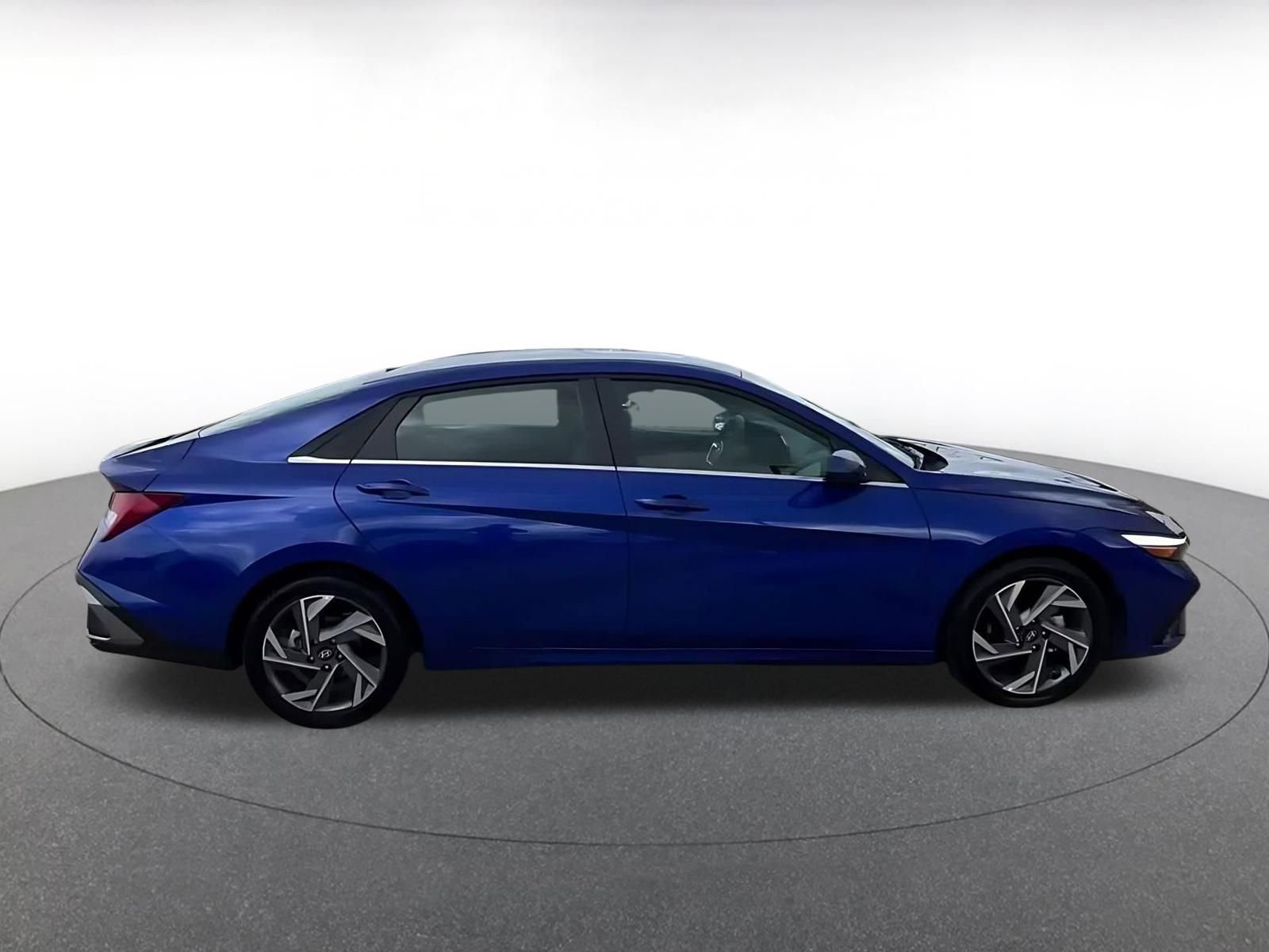 Used 2025 Hyundai Elantra SEL image 15