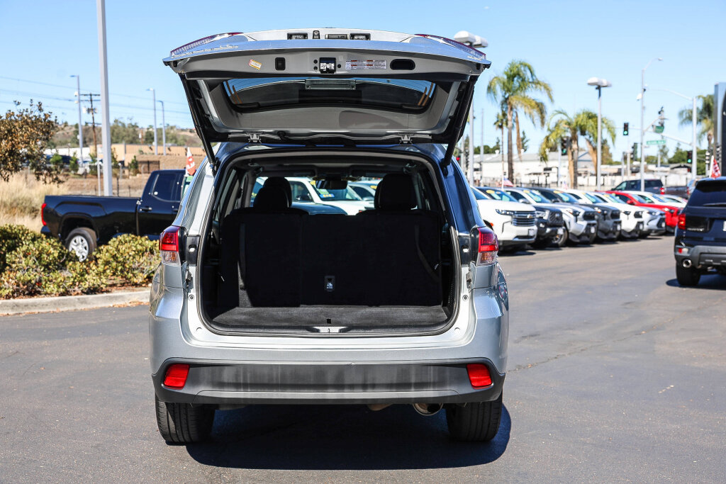 Used 2019 Toyota Highlander SE FWD image 28
