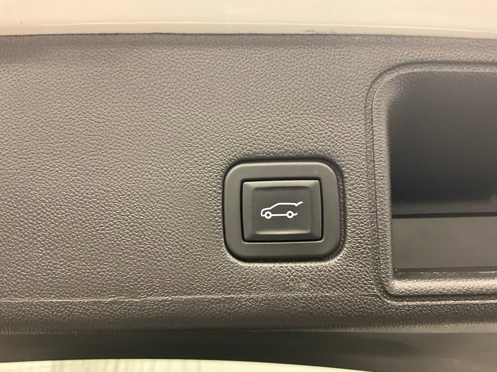 Used 2024 GMC Terrain SLT image 29