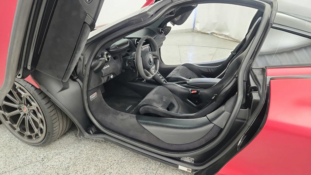 Used 2018 McLaren 720S Performance RWD image 35