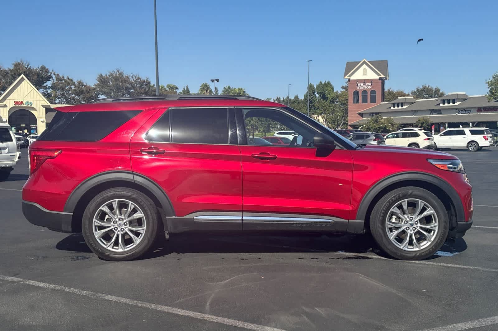 Used 2020 Ford Explorer XLT w/ Equipment Group 202A RWD image 9