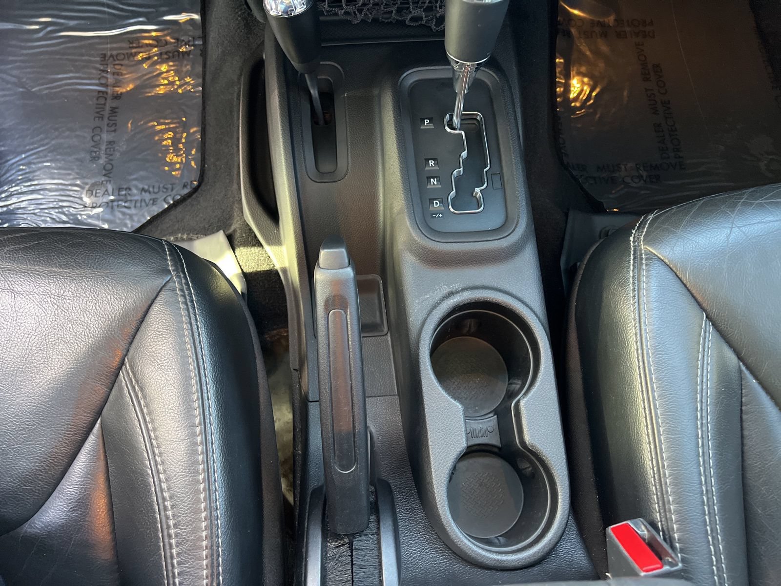 Used 2015 Jeep Wrangler Unlimited Sahara w/ Connectivity Group AWD/4WD image 12
