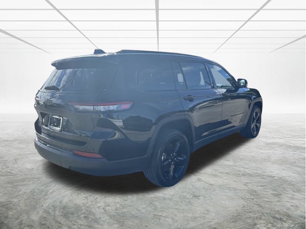 Used 2023 Jeep Grand Cherokee L Laredo AWD/4WD image 4