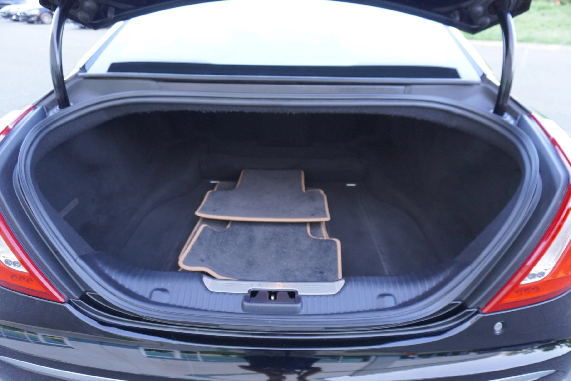 Used 2012 Jaguar XJ Supercharged RWD image 25