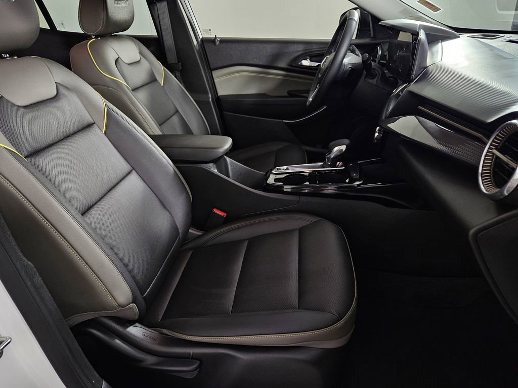 Used 2025 Chevrolet Trax ACTIV w/ Driver Confidence Package image 28