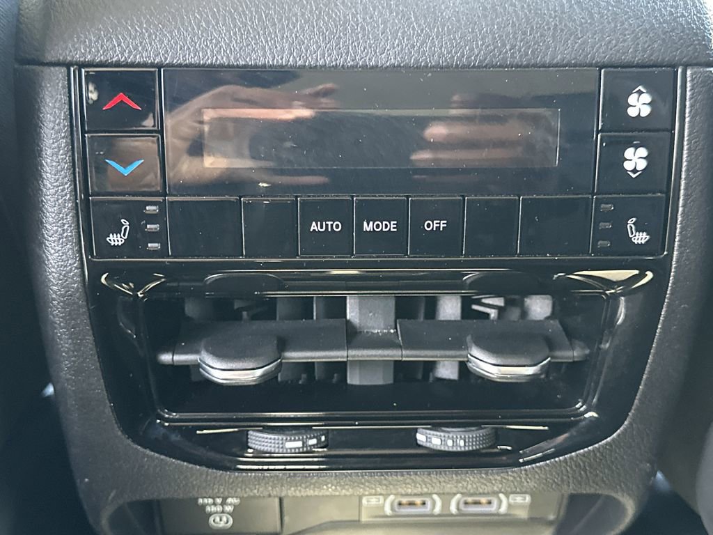 Used 2023 Jeep Grand Cherokee L Limited w/ Luxury Tech Group II image 26