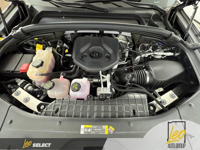 Used 2022 Jeep Grand Cherokee Trailhawk w/ Luxury Tech Group III AWD/4WD image 2