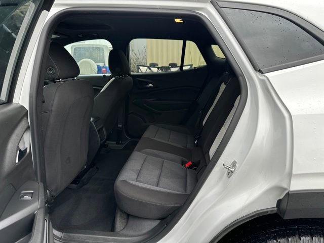 Used 2025 Chevrolet Trax RS w/ Sunroof Package FWD image 16