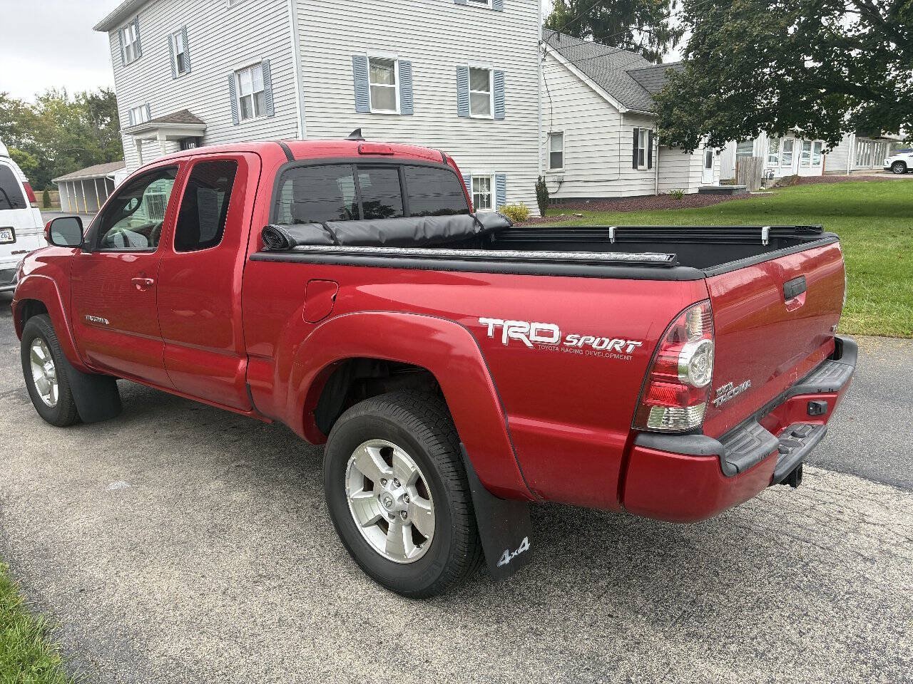 Used 2015 Toyota Tacoma 4x4 Access Cab V6 w/ TRD Sport Package image 5