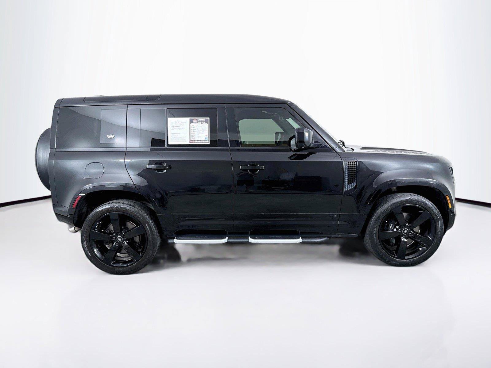 Used 2023 Land Rover Defender 110 V8 AWD/4WD image 7