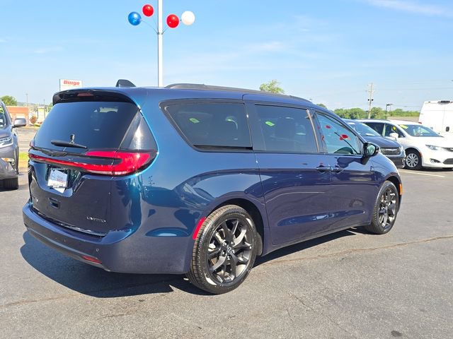 Used 2025 Chrysler Pacifica Limited FWD image 3